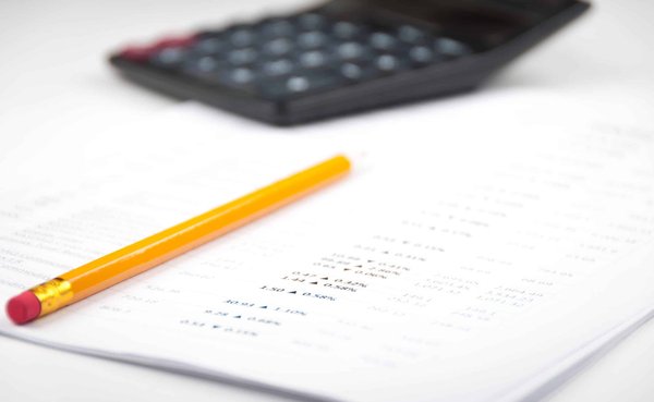 Quali tecniche di analisi dei dati possono migliorare le previsioni di vendita in una concessionaria auto?