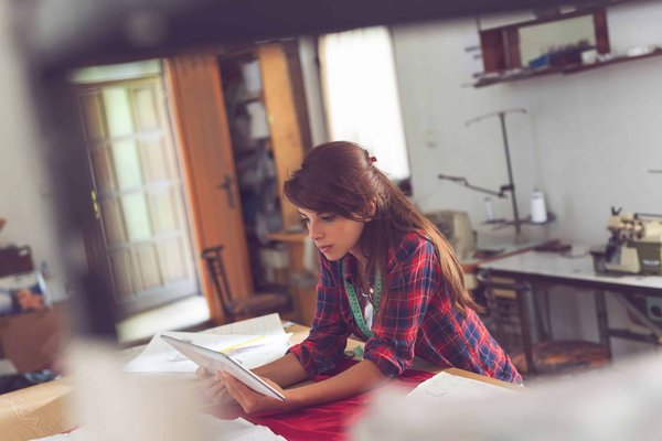 In che modo il design thinking può essere applicato per migliorare l'esperienza utente in un'app mobile?